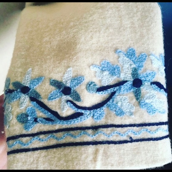 Pretty Vintage Wool Long Embroidered Coat🦋cream/blue🦋 Winter White🦋 - Picture 4 of 5